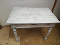 Obřadní stolek bílý