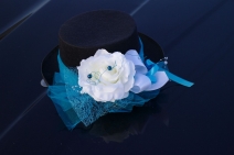 Svatební dekorace na auto - Klobouk tyrkysový